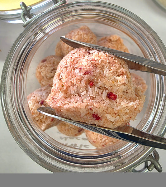 Little Bird Good Macaroon - Strawberry + White Cacao